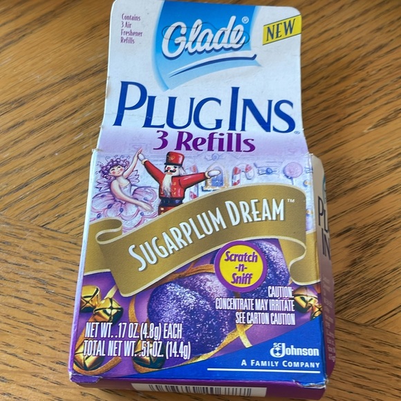 7 Plug Ins 3 Refill Packs- 5 Sugarplum Dream, 1 Pine, 1 Apple Cinnamon - Picture 10 of 15